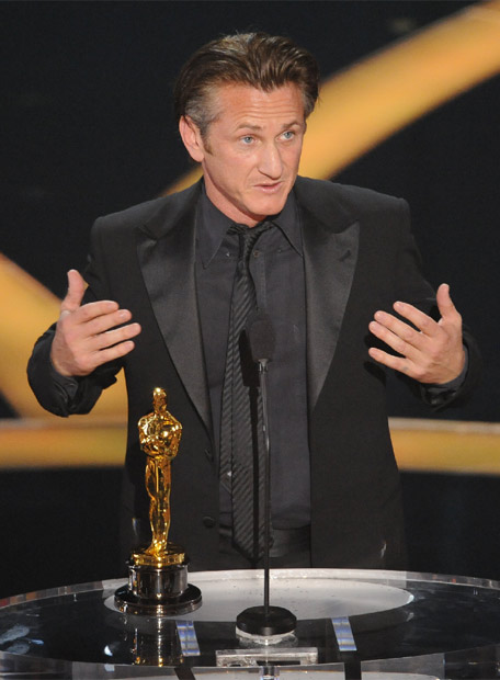 Sean Penn, ganador del Oscar al mejor actor por "Milk"